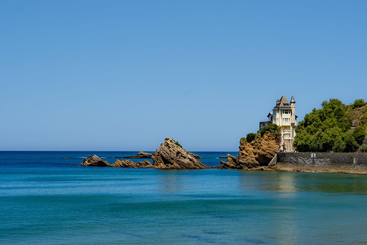 Villa Belza sur son rocher face à l'océan, littoral de Biarritz