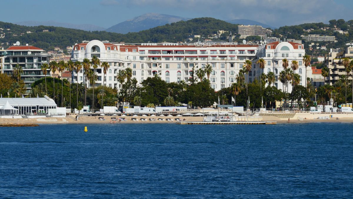 Vue sur la baie de Cannes et la Croisette depuis les hauteurs