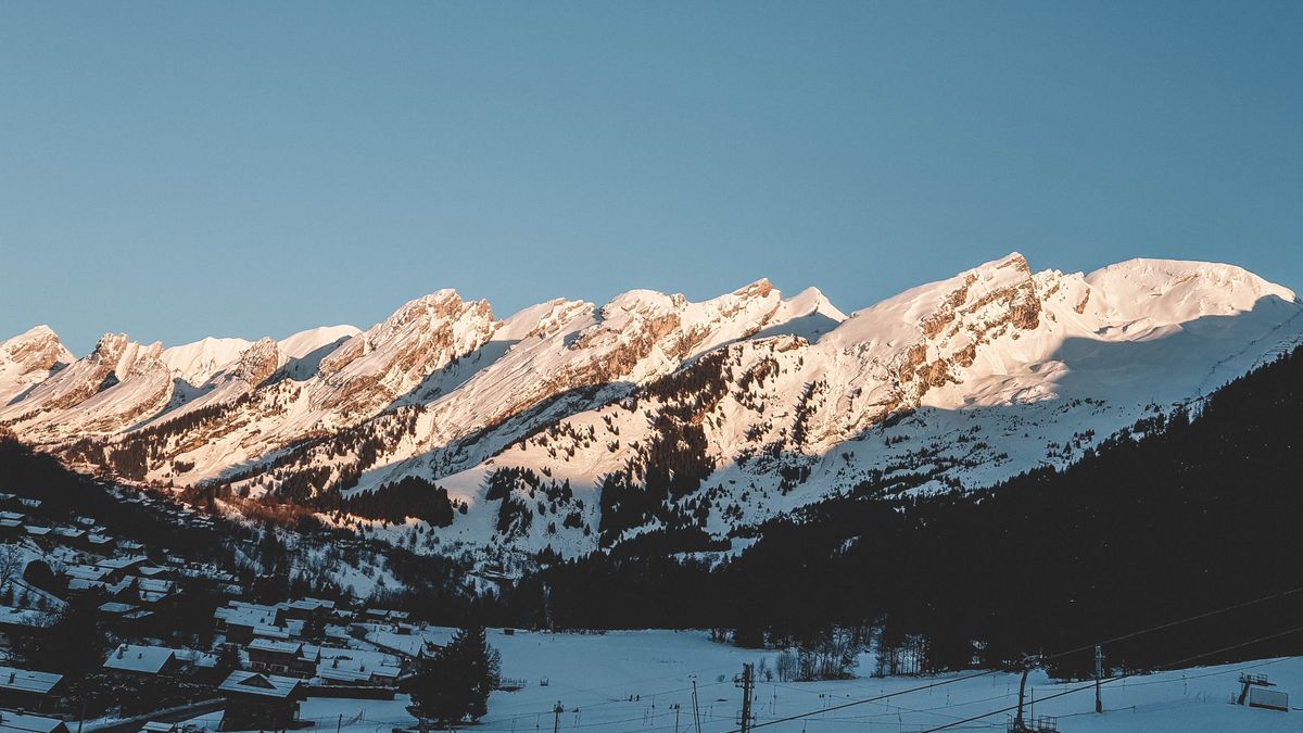 Chalet de luxe avec vue panoramique sur les pistes enneigées de Courchevel