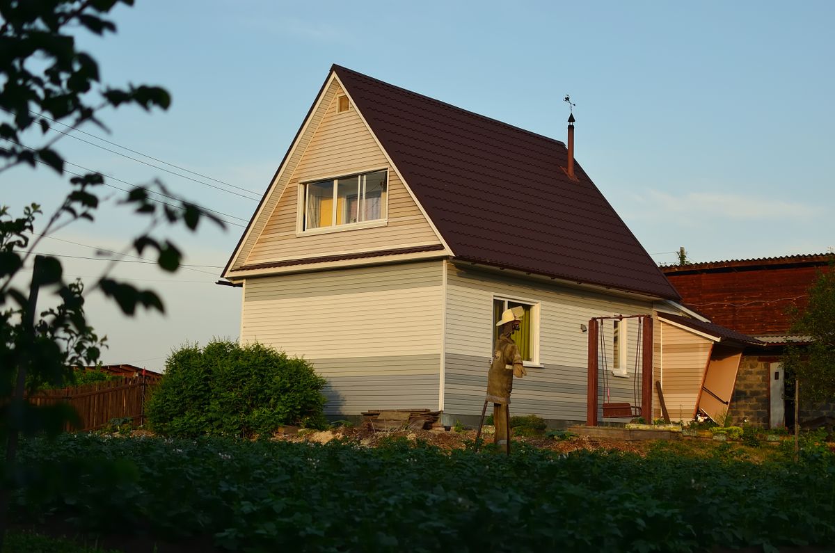 Maison de caractère en pierre dans un village rural français