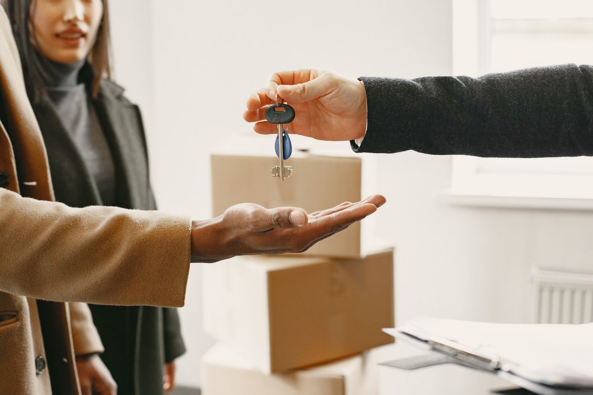 Prêt relais immobilier : acheter avant de vendre son bien avec un crédit court terme