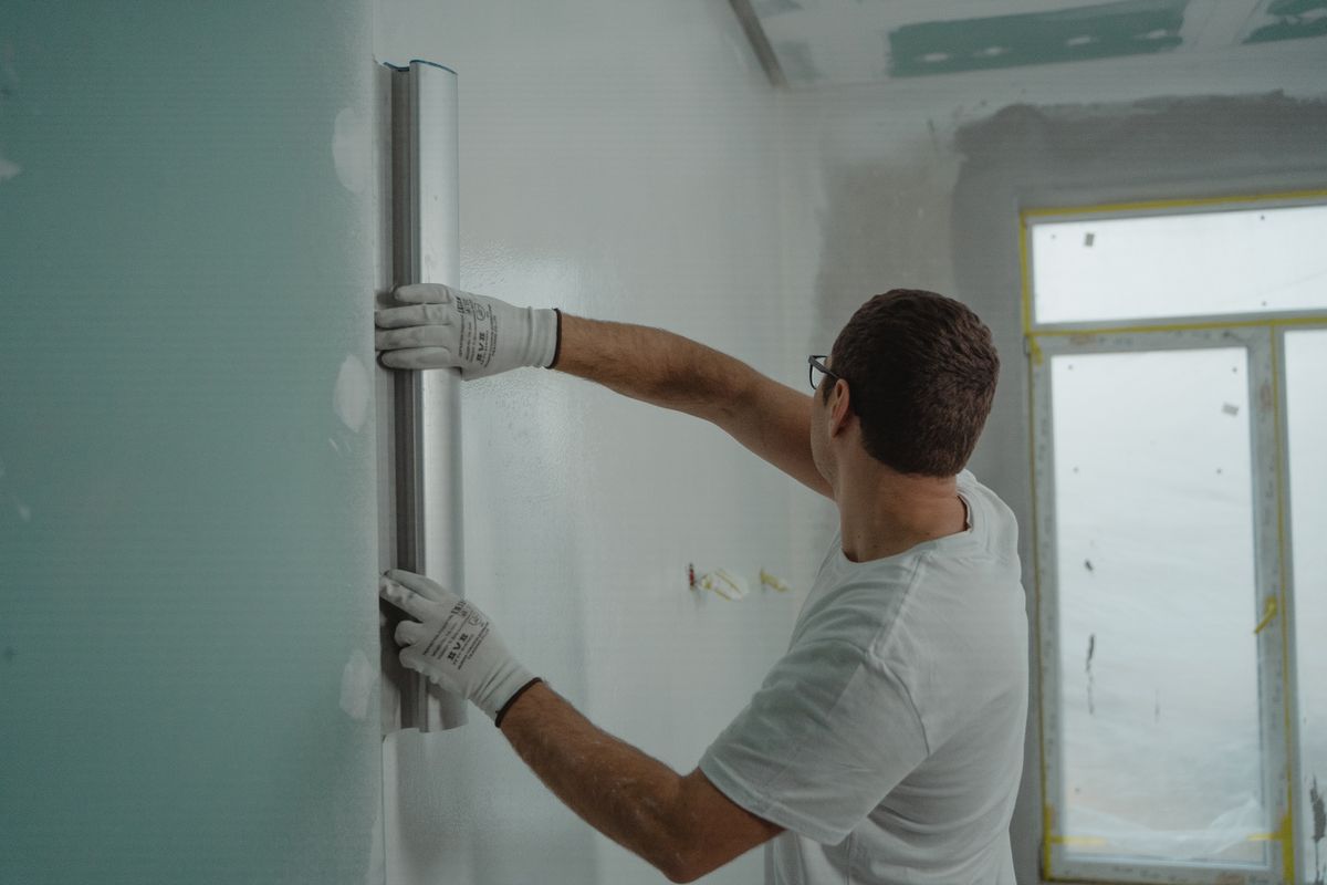 Artisans en rénovation d'appartement, travaux par corps de métier